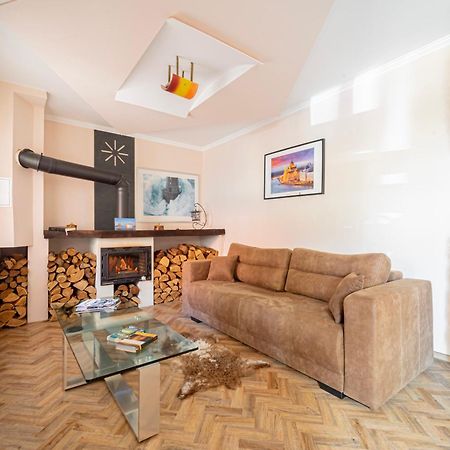 B48 Bigflat - Kenyelem 130 M2 En Villa Törökbálint Buitenkant foto