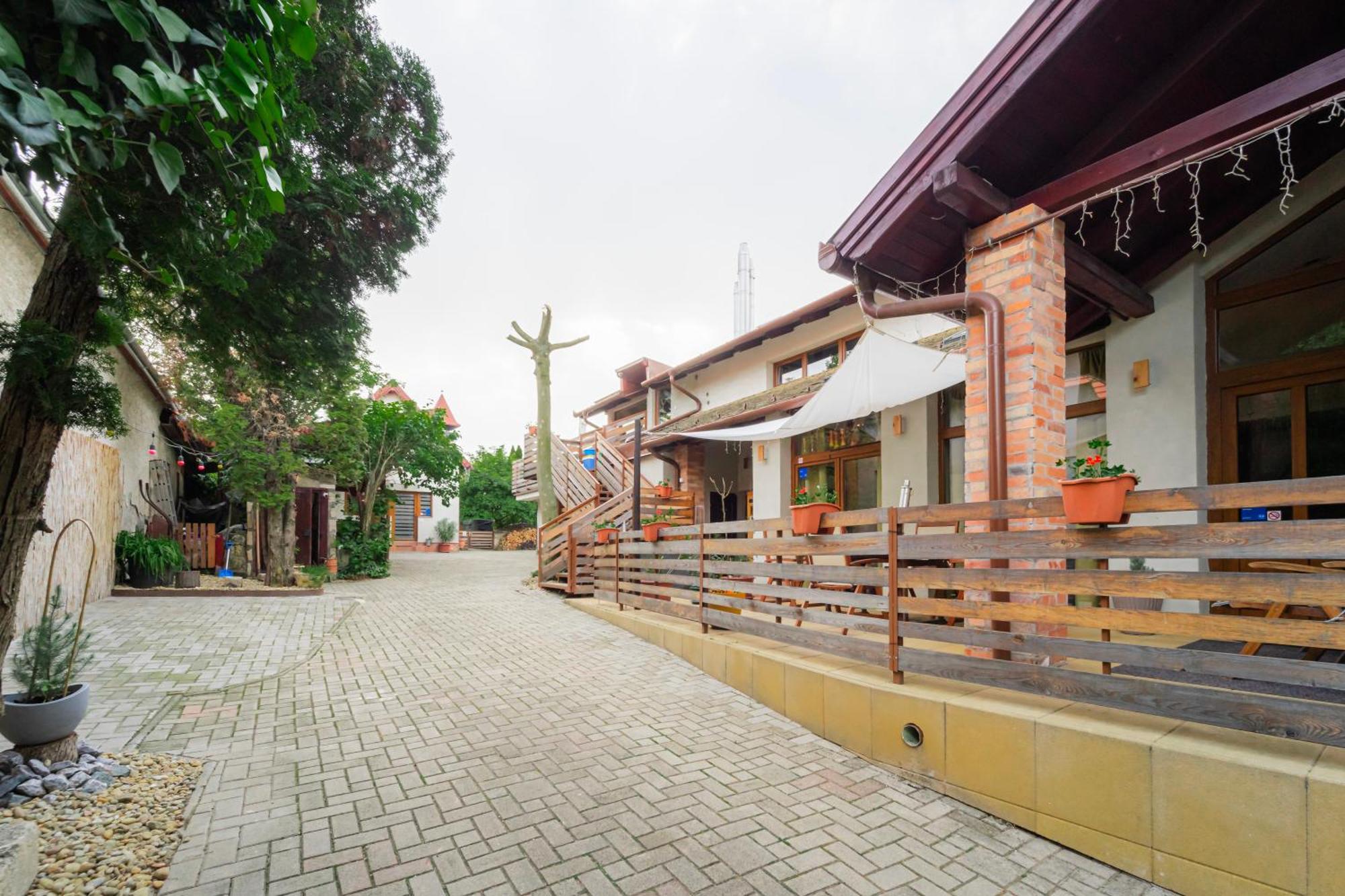 B48 Bigflat - Kenyelem 130 M2 En Villa Törökbálint Buitenkant foto