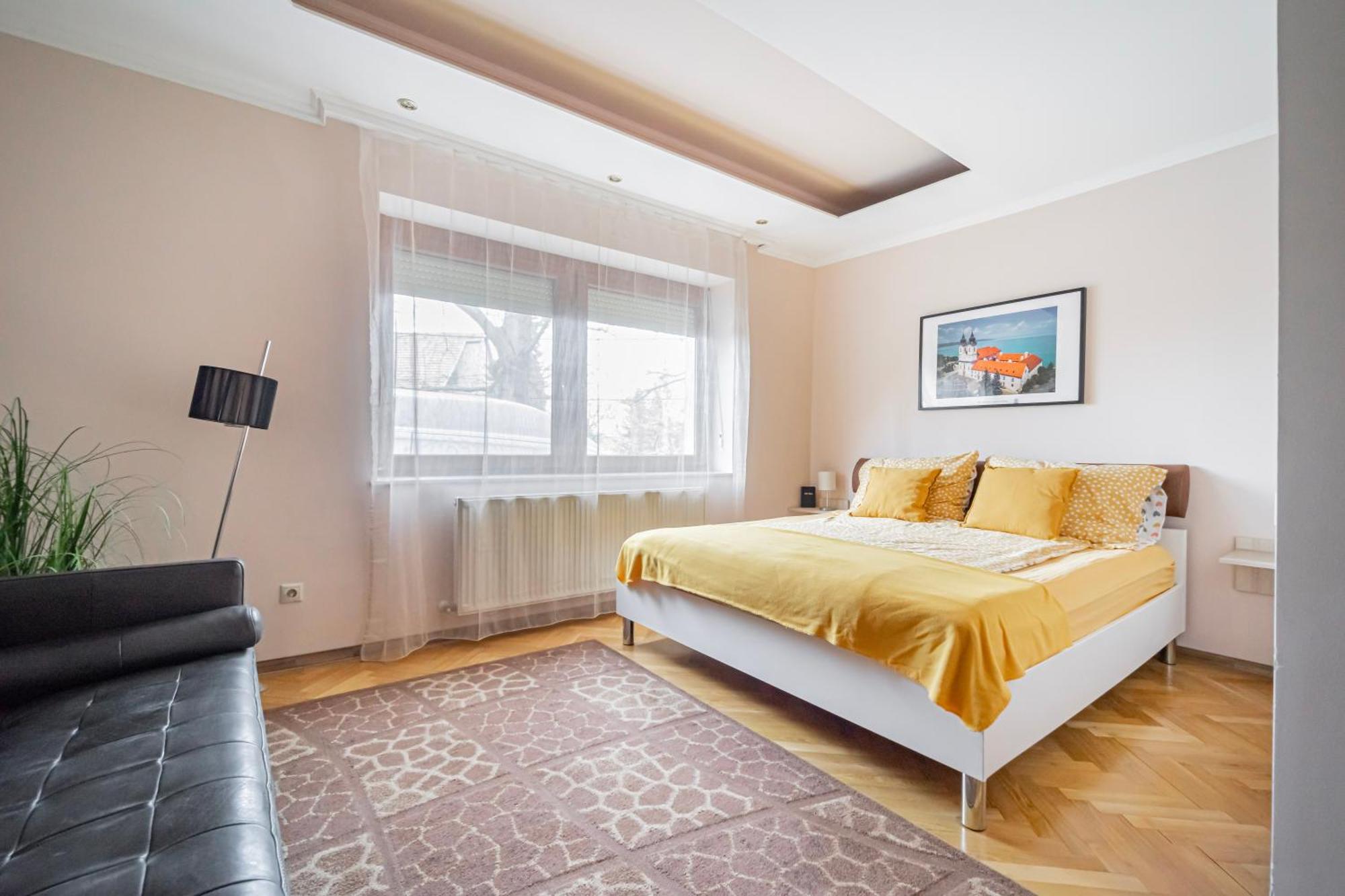 B48 Bigflat - Kenyelem 130 M2 En Villa Törökbálint Buitenkant foto